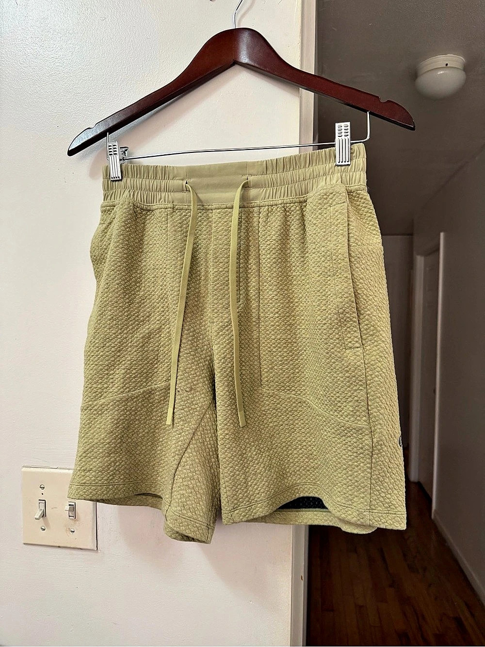 lululemon Textured Knit Pull-On Short Athletic Shorts Green Small